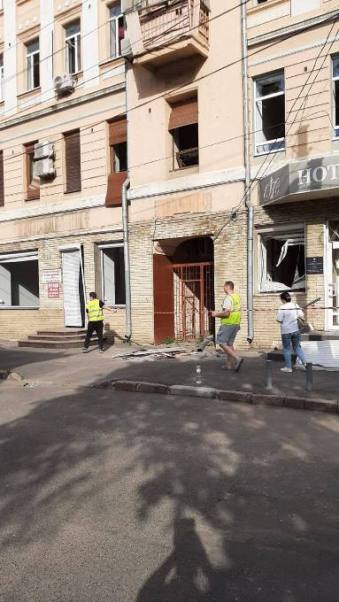 У Харкові пошкоджено понад 20 будинків після удару дронів: ведуться відновлювальні роботи